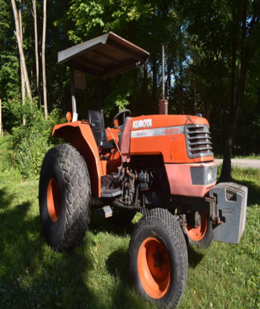 1996 Kubota M4700 Tractor