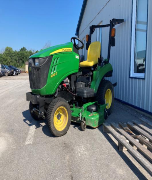 2020 John Deere 1023E tractor with 60" mid-mount mower